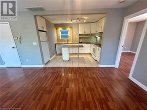 209 Balsam Ave S in Hamilton, ON - Building Photo - Building Photo