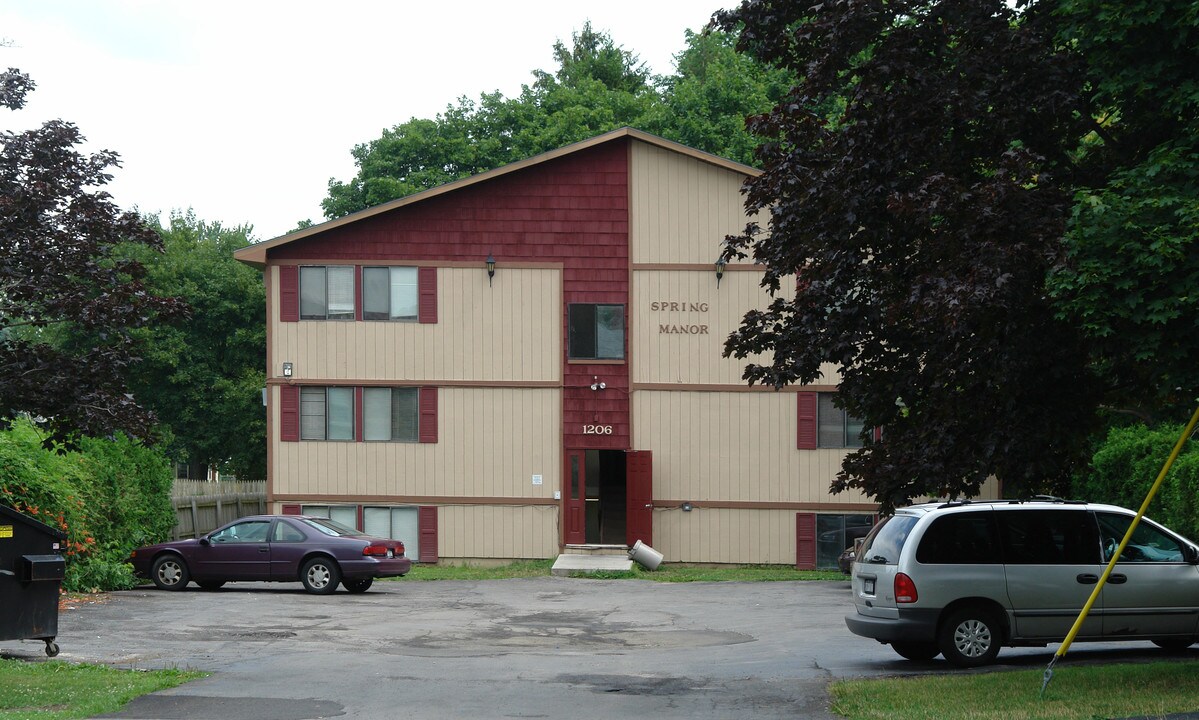 1206 Spring St in Syracuse, NY - Building Photo