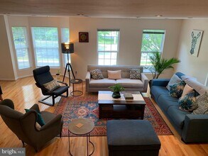 9400 Van Arsdale Dr in Vienna, VA - Building Photo - Building Photo