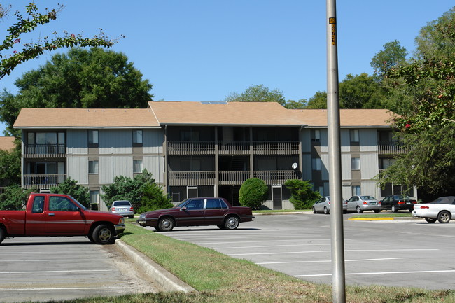 The Oaks Apartments in Gainesville, FL - Building Photo - Building Photo