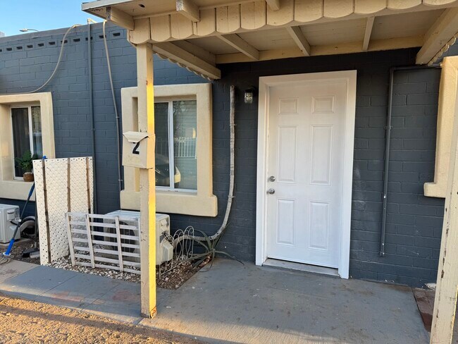 434 N 42nd St, Unit 2 in Phoenix, AZ - Building Photo - Building Photo