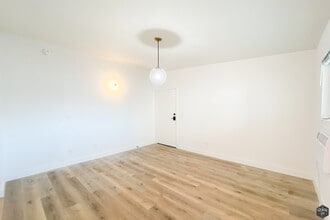 831 S Flower St-Unit -7B in Inglewood, CA - Foto de edificio - Building Photo