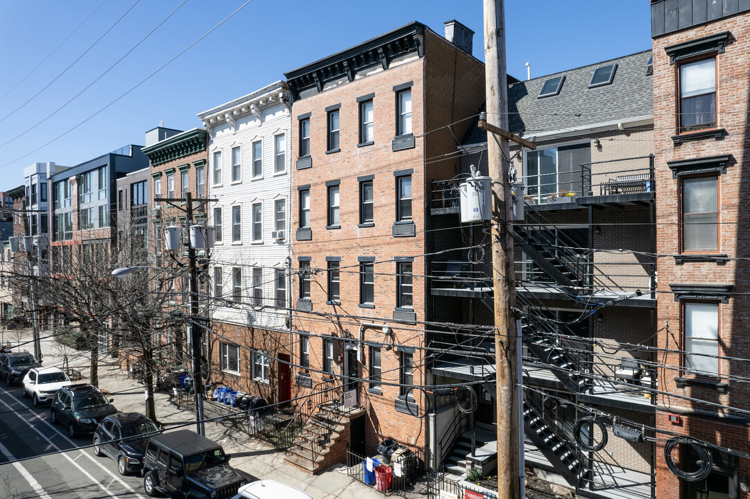 128 Madison St in Hoboken, NJ - Building Photo