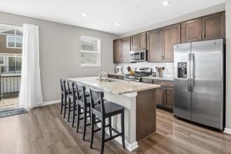 801 Roselyn Dr in Victoria, MN - Building Photo - Building Photo