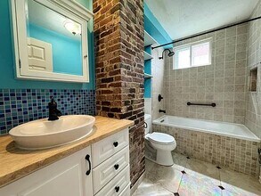 22 Pembroke St, Unit 22 Pembroke St Unit 1 in Chelsea, MA - Foto de edificio - Building Photo