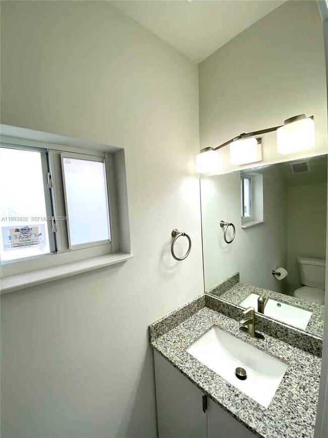 5860 Hollywood Way in Hollywood, FL - Building Photo - Building Photo