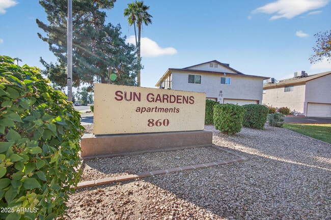 860 E Brown Rd in Mesa, AZ - Building Photo - Building Photo