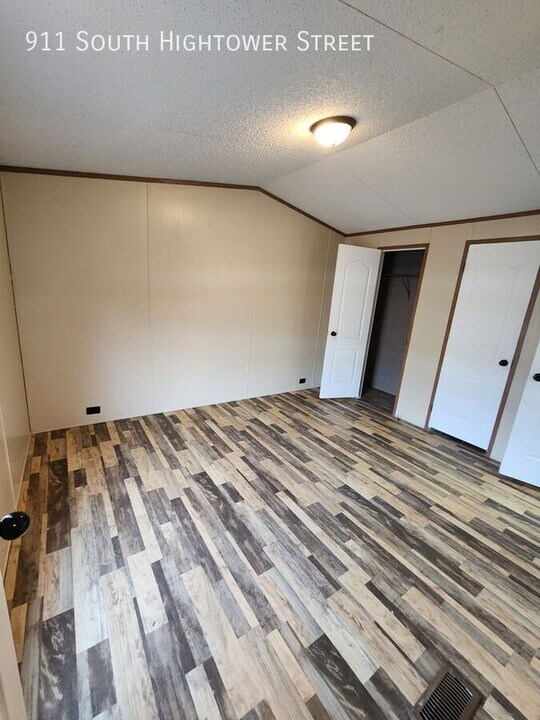 911 S Hightower St in Stillwater, OK - Building Photo