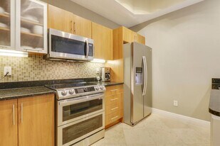 600 S Dixie Hwy in West Palm Beach, FL - Building Photo