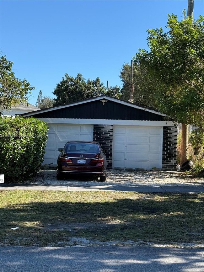 6390 Rodman St in Hollywood, FL - Building Photo - Building Photo