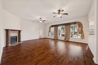 501 Pine Bluff Dr in Friendswood, TX - Building Photo - Building Photo