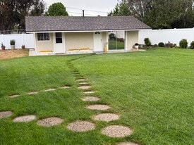 1 Saddlehorn Ln in Rolling Hills Estates, CA - Building Photo