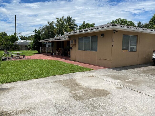 5616 Arthur St in Hollywood, FL - Building Photo - Building Photo