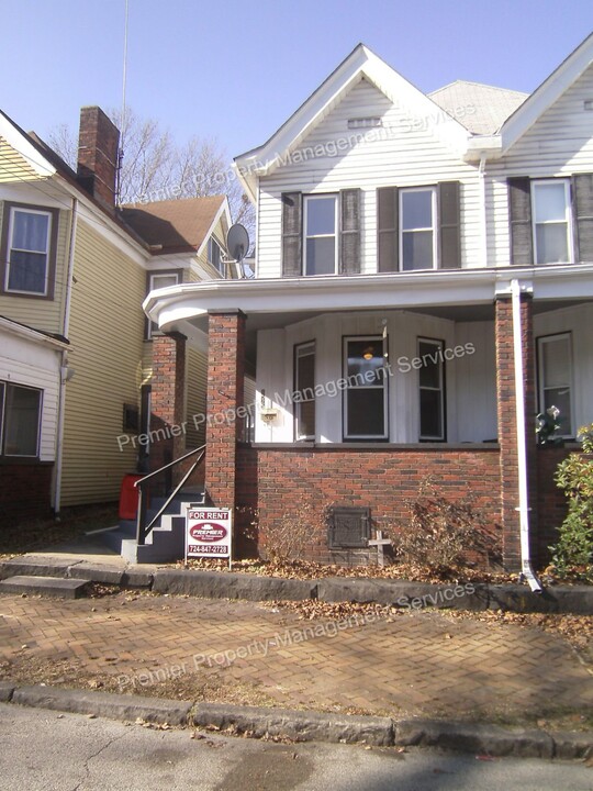 1525 3rd Ave in Beaver Falls, PA - Building Photo