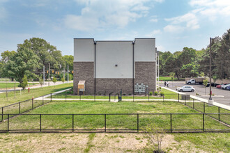 Bluff Crossing Apartments in Indianapolis, IN - Building Photo - Building Photo