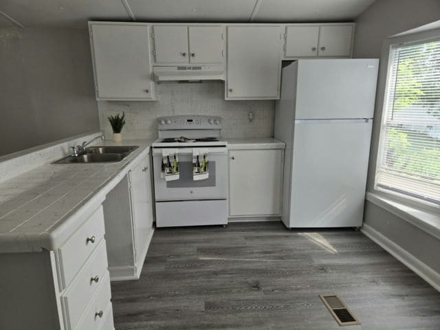 11211 East Bay Rd in Gibsonton, FL - Building Photo - Building Photo