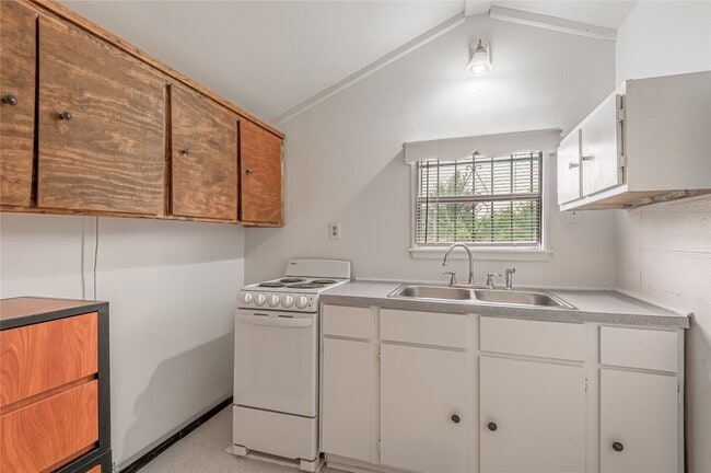 property at 128 Johnnie St