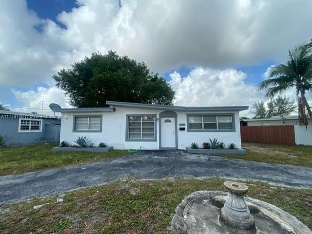2900 SW 56th Ave in West Park, FL - Building Photo