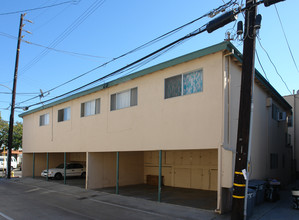 1635-1639 Seal Way in Seal Beach, CA - Building Photo - Building Photo