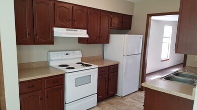 8510 W Maple St in Wichita, KS - Building Photo - Building Photo