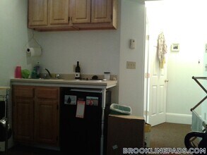 1077 Beacon St in Brookline, MA - Building Photo - Building Photo