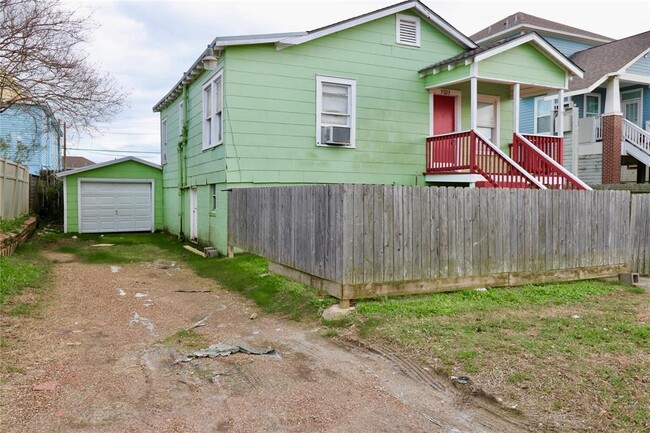 5703 Avenue Q in Galveston, TX - Building Photo - Building Photo