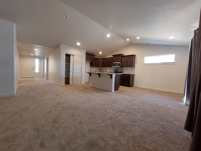 1013 W Maple Dr in Moses Lake, WA - Building Photo - Building Photo