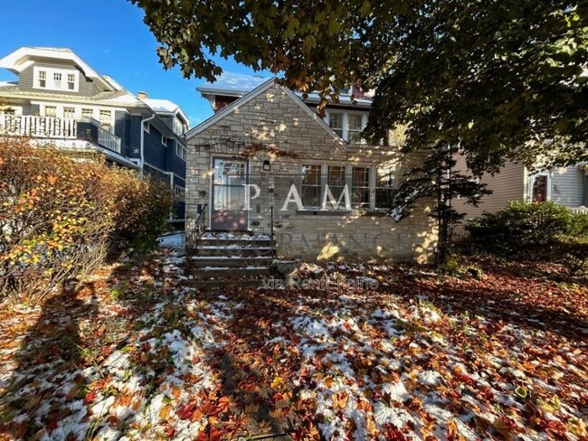 property at 1528 N Hawley Rd