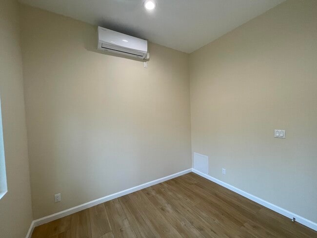 371 Douglas St in Los Angeles, CA - Building Photo - Building Photo