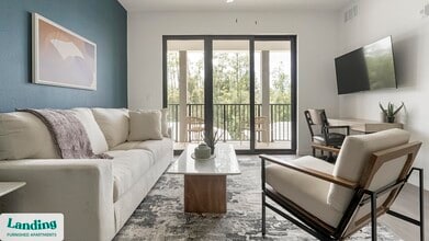 7301 Lake Bank Lp in Ft. Myers, FL - Foto de edificio - Building Photo