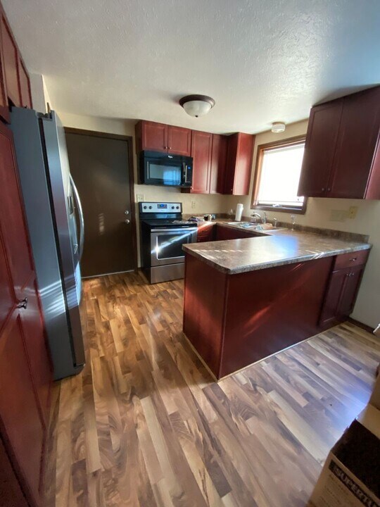 2747-2749-2749 Packerland Dr in Green Bay, WI - Building Photo