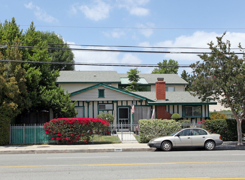 22861 Vanowen St in West Hills, CA - Building Photo