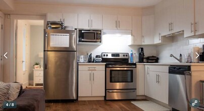 358 11th St E in North Vancouver, BC - Building Photo - Building Photo