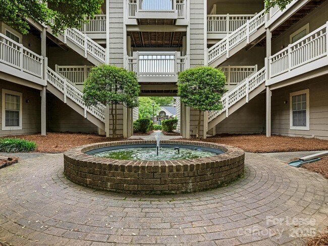 5011 Sharon Rd in Charlotte, NC - Building Photo - Building Photo