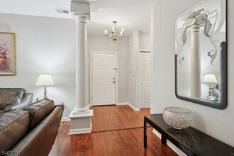 806 Holly Ln in Cedar Grove, NJ - Building Photo - Building Photo