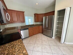 5031 Madison Lakes Cir W in Davie, FL - Building Photo - Building Photo