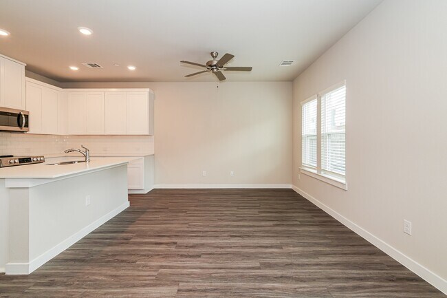 18330 W Centro Cir in Shenandoah, TX - Building Photo - Building Photo