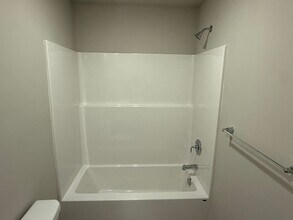 857 Sifuentez Ct in Woodburn, OR - Building Photo - Building Photo