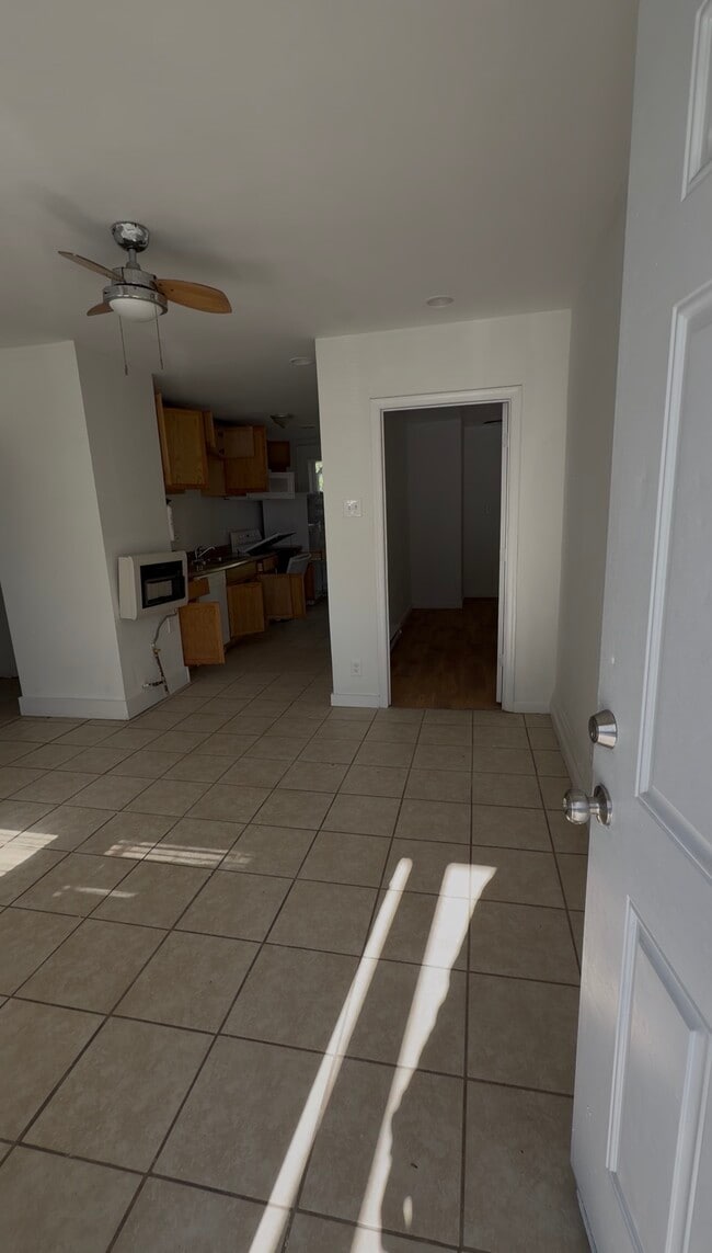 838 W 41st St, Unit 1 in Norfolk, VA - Foto de edificio - Building Photo