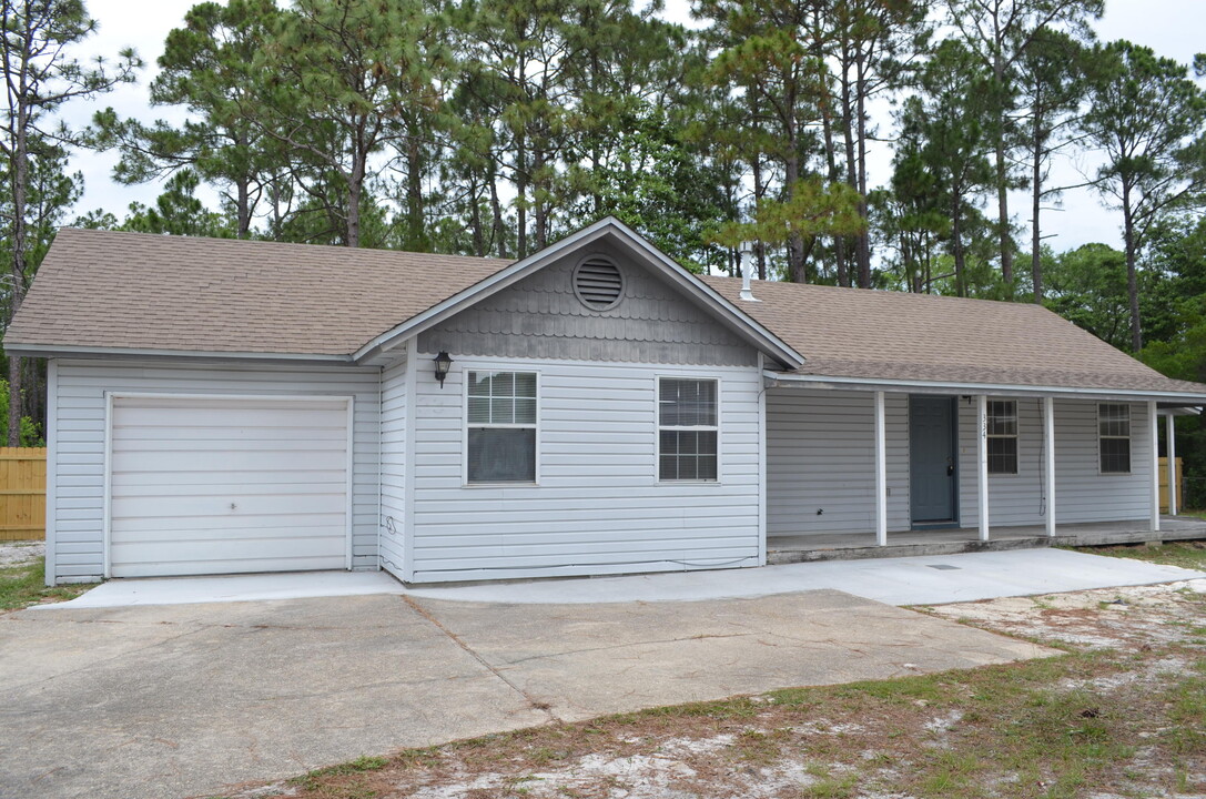 334 Michael Cir in Mary Esther, FL - Building Photo