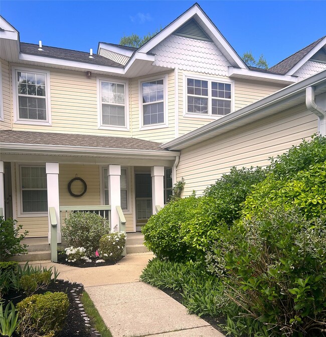 property at 40 Commodore Cir