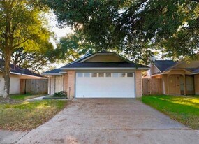 13715 Vickston Ln in Houston, TX - Building Photo