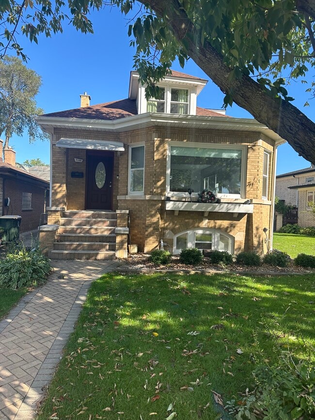 property at 7109 N Keeler Ave