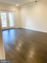 23275 Milltown Knoll Square-Unit -111 in Ashburn, VA - Foto de edificio - Building Photo