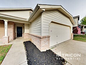 1027 Creek Knoll in San Antonio, TX - Building Photo - Building Photo