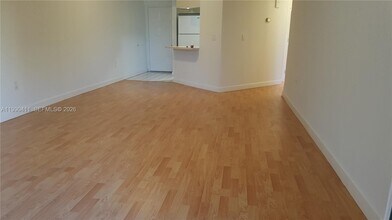 8215 Lake Dr in Doral, FL - Building Photo - Building Photo