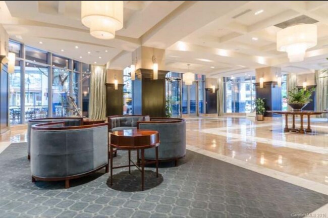 230 S Tryon St, Unit 605 in Charlotte, NC - Building Photo - Building Photo