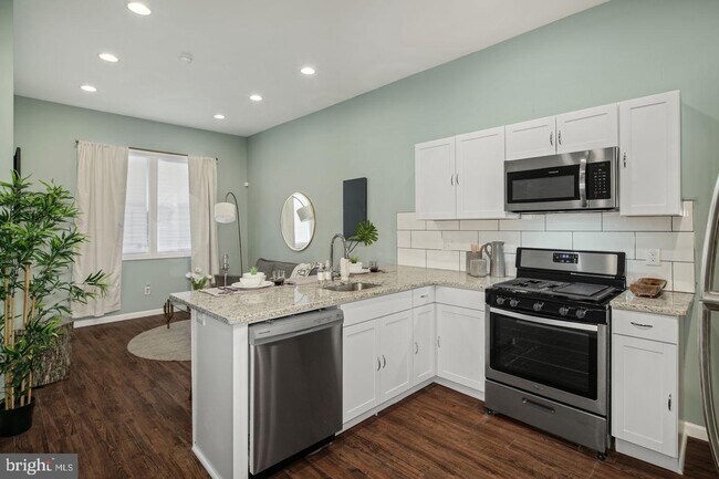 3904 Aspen St-Unit -UNIT 1- 1ST FLOOR in Philadelphia, PA - Foto de edificio - Building Photo