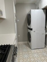 11161 Sunshine Ter in Studio City, CA - Building Photo - Building Photo