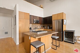 120 S Hewitt St in Los Angeles, CA - Building Photo - Building Photo